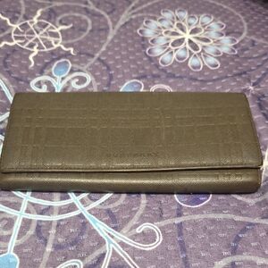 Burberry Embossed Long Wallet Condirion  Used With Loose Closer/button